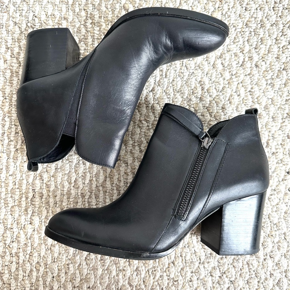 Donald J Pliner Leather Chelsea Boots Black Size 8.5